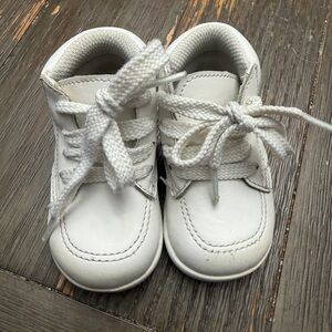 Shoe Dept. Collection Baby Sz. 3 wide Classic White Lace Ankle Shoe. Cute